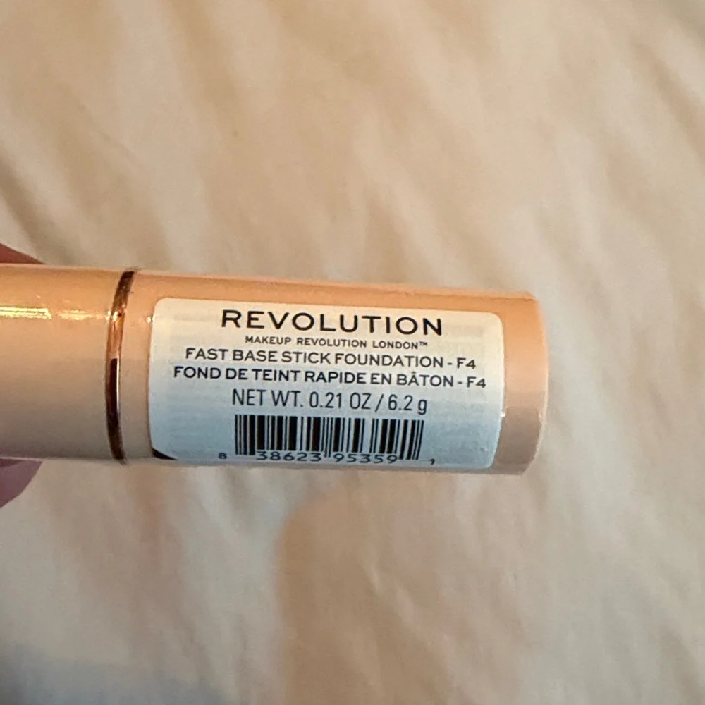Revolution‎ Concealer Stick foundation